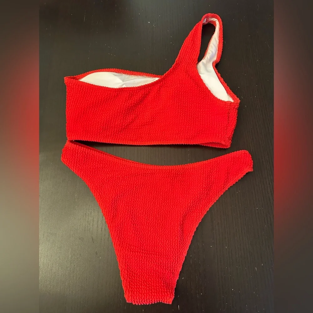 Vibrant Red One-Shoulder Bikini Set - Picture 2 of 4
